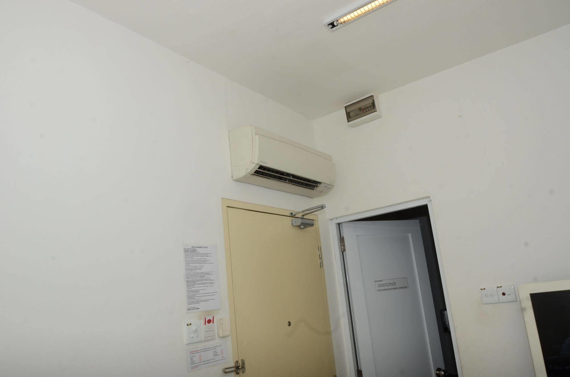 Hotel Alam Indi Johor Bahru Exterior foto